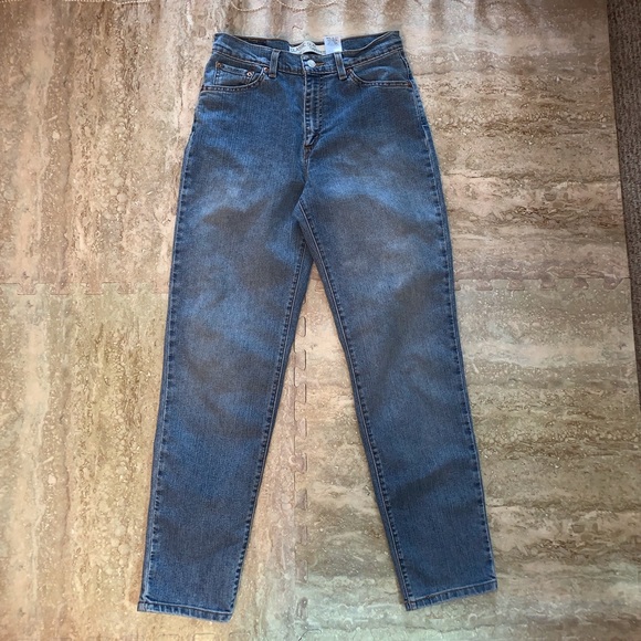 Levi's Denim - Gorgeous Vintage Levi’s 512 Slim Tapered Mom Jean!